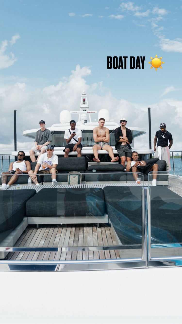 南海岸的派对！希罗晒照与热火队友游艇出海团建