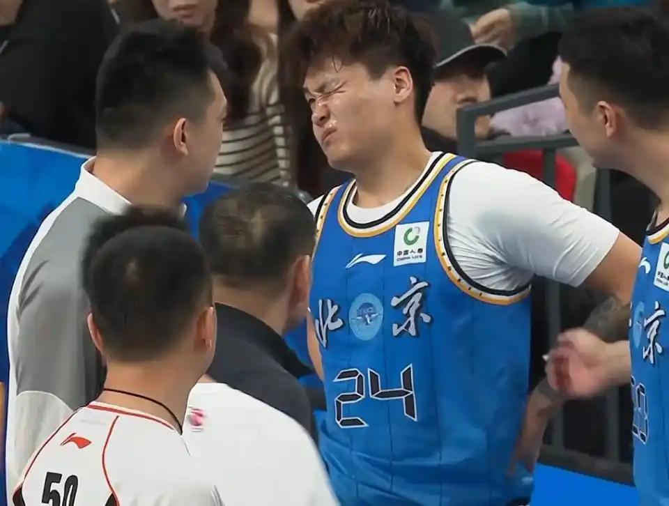 百家乐官方网站-CBA三消息：赵睿伤病更新，徐杰回应百万票王，山西球迷又闯祸