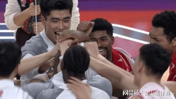 APP下载-硬汉!32岁老将两腿全拉伤,缠满绷带打20分钟,媒体人:真是拼了